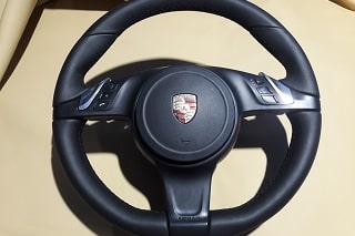 Перетяжка руля Порш Кайен натуральной кожей